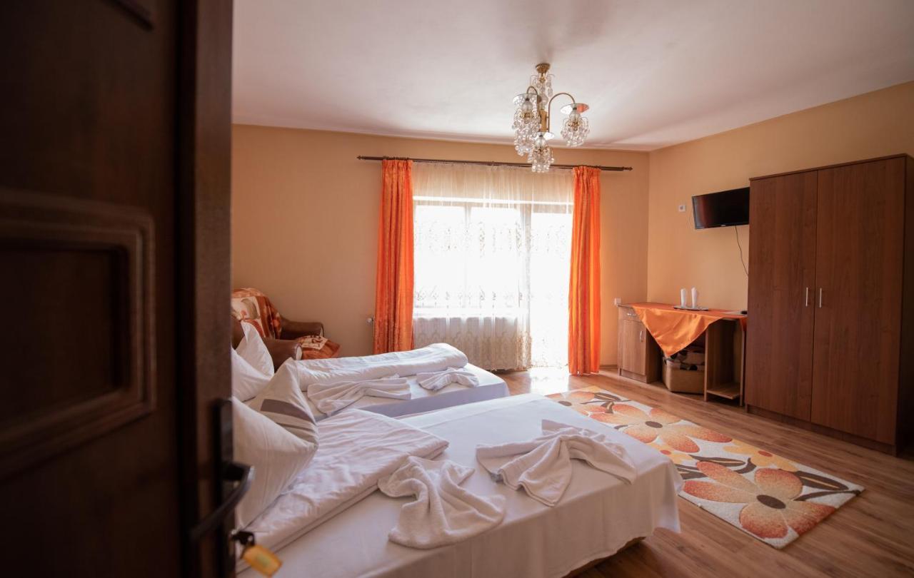 Dupa Apa La Razvan Sighetu Marmaţiei Buitenkant foto