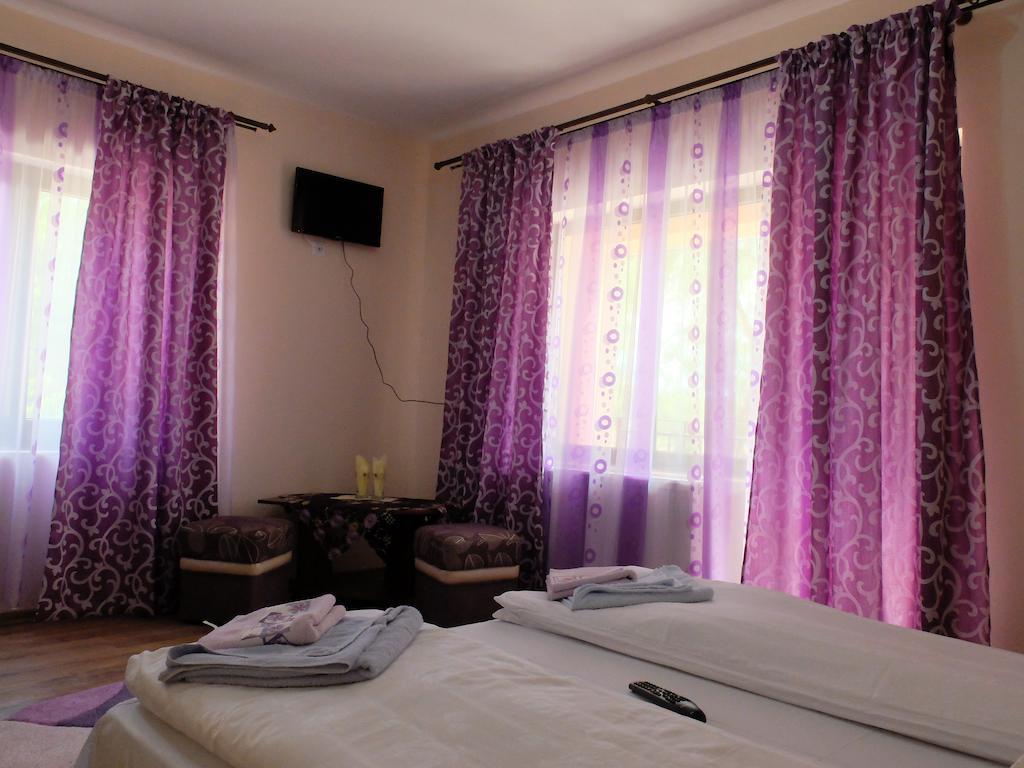 Dupa Apa La Razvan Sighetu Marmaţiei Kamer foto
